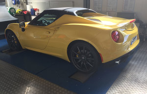 Klasyczny język designu spotyka się z nowoczesnymi podrobami - Alfa 4C